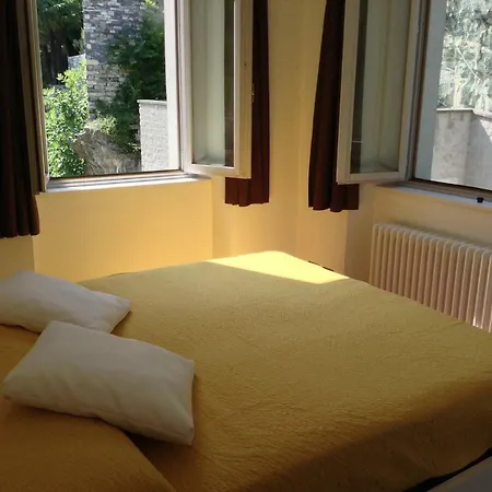 Larius Parking Apartment Carate Urio